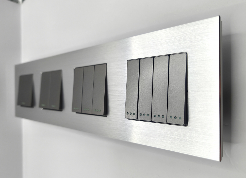 Intrerupator mecanic 4 doze configurabil cu rama de aluminiu (simplu, dublu, triplu, cvadruplu, cap/scara, cruce) [3]