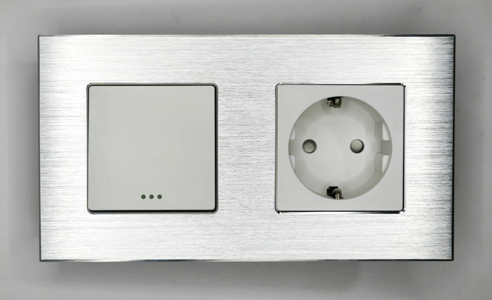 Intrerupator mecanic + priza 2 doze configurabil cu rama de aluminiu (simplu, cap scar/cruce, priza cu wifi, etc). [2]