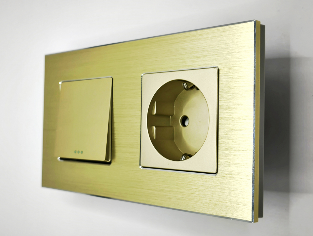 Intrerupator mecanic + priza 2 doze configurabil cu rama de aluminiu (simplu, cap scar/cruce, priza cu wifi, etc). [1]