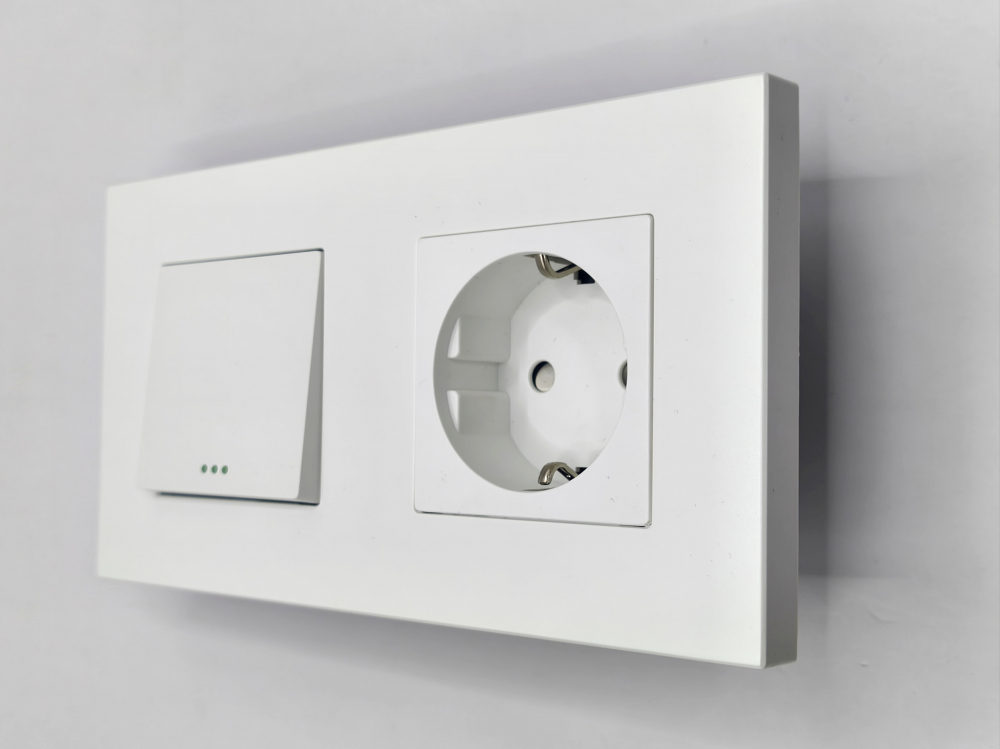 Intrerupator mecanic + priza 2 doze configurabil cu rama de plastic (simplu, cap scar/cruce, priza cu wifi, etc). [1]