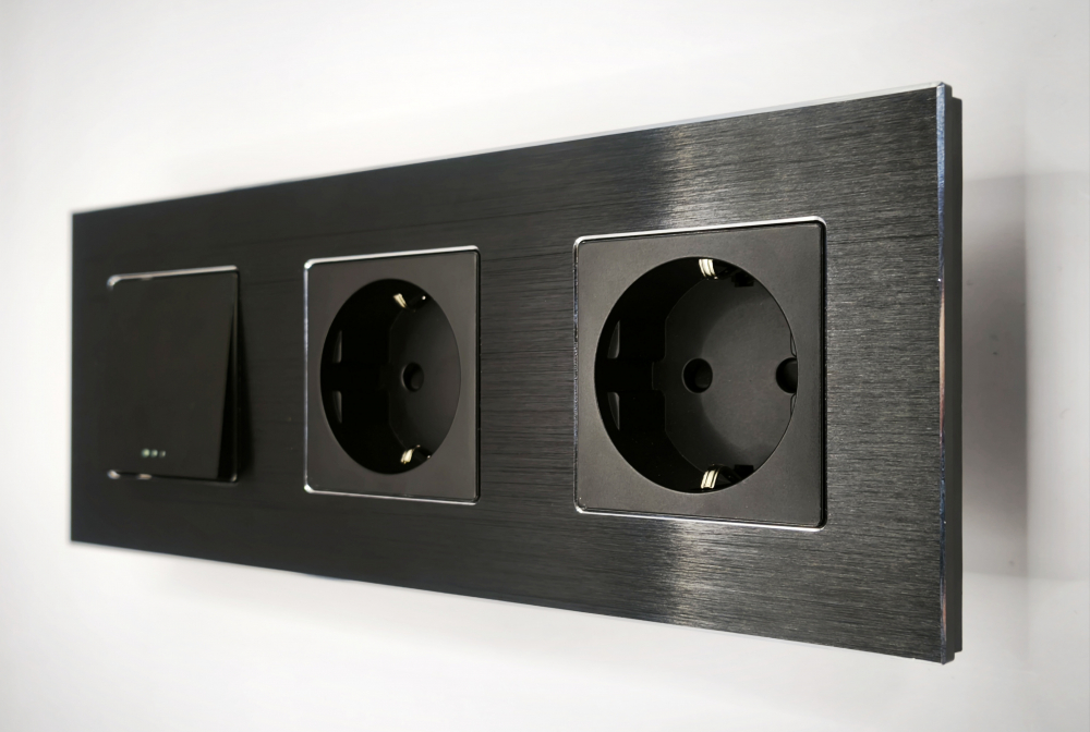 Intrerupator mecanic + priza 3 doze configurabil cu rama de aluminiu (simplu, cap scar/cruce, priza cu wifi, etc) [1]