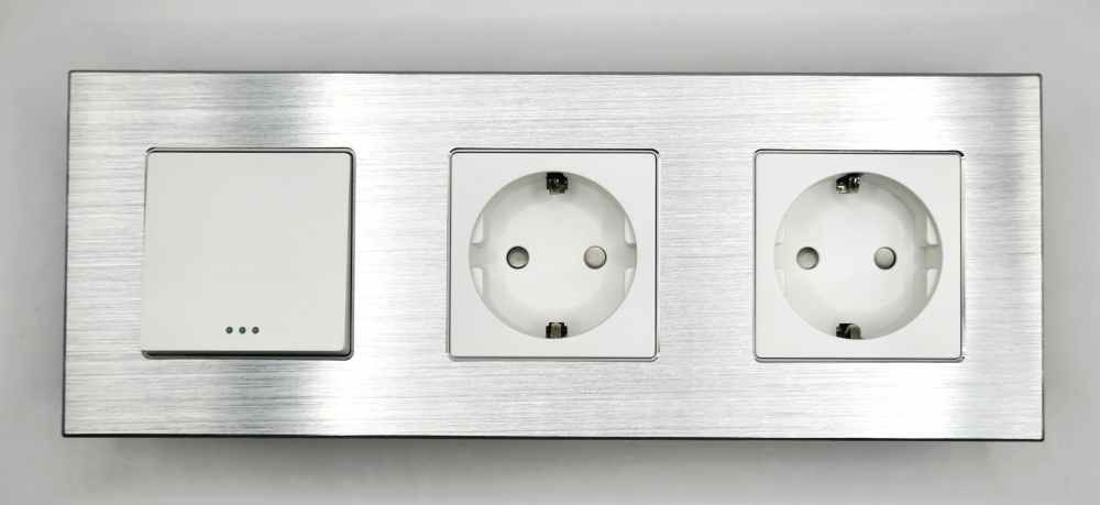 Intrerupator mecanic + priza 3 doze configurabil cu rama de aluminiu (simplu, cap scar/cruce, priza cu wifi, etc) [2]