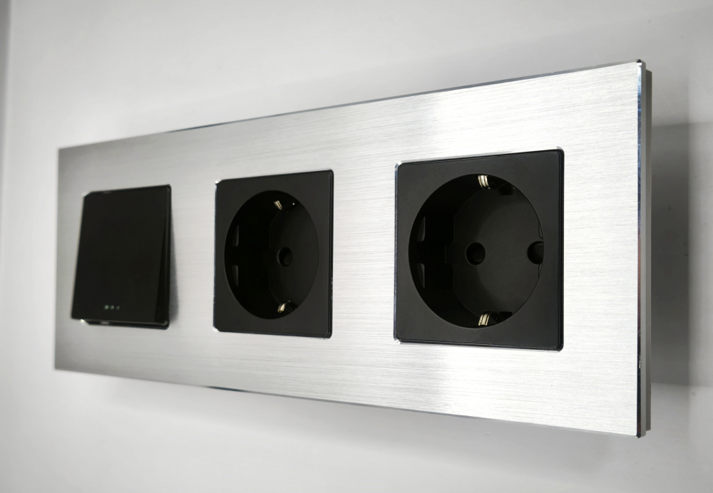 Intrerupator mecanic + priza 3 doze configurabil cu rama de aluminiu (simplu, cap scar/cruce, priza cu wifi, etc) [5]