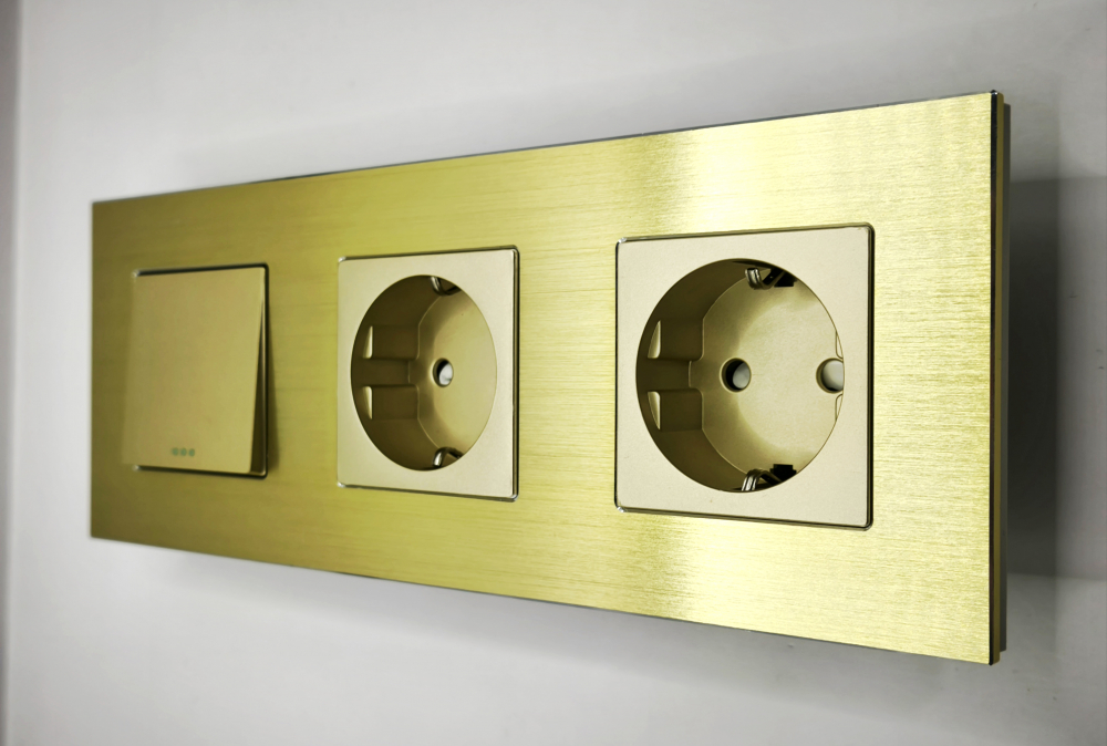 Intrerupator mecanic + priza 3 doze configurabil cu rama de aluminiu (simplu, cap scar/cruce, priza cu wifi, etc) [1]