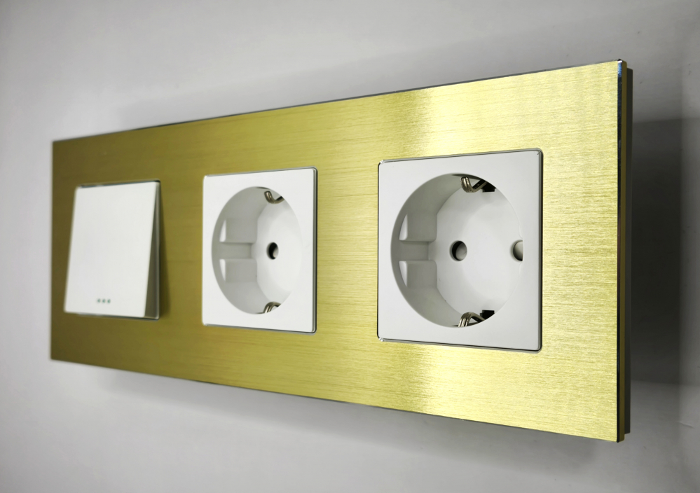 Intrerupator mecanic + priza 3 doze configurabil cu rama de aluminiu (simplu, cap scar/cruce, priza cu wifi, etc) [3]