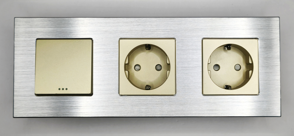 Intrerupator mecanic + priza 3 doze configurabil cu rama de aluminiu (simplu, cap scar/cruce, priza cu wifi, etc) [8]