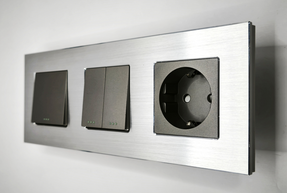 Intrerupator mecanic + priza 3 doze configurabil cu rama de aluminiu (simplu, cap scar/cruce, priza cu wifi, etc), [3]