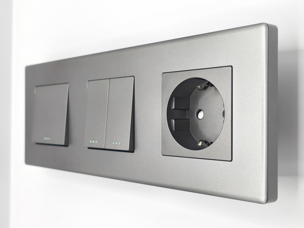 Intrerupator mecanic + priza 3 doze configurabil cu rama de plastic (simplu, cap scar/cruce, priza cu wifi, etc) [1]