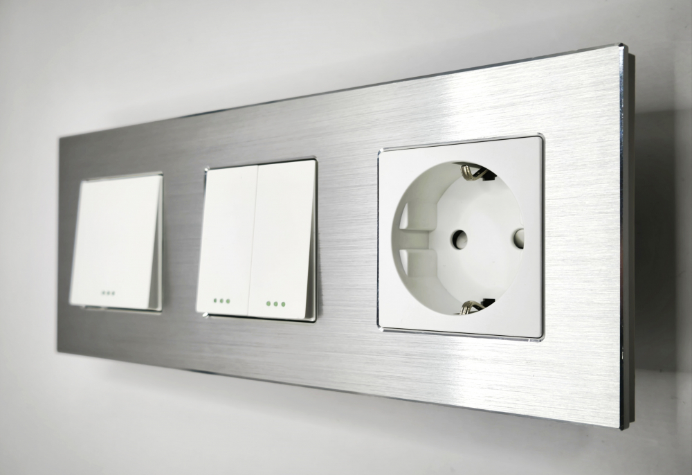 Intrerupator mecanic + priza 3 doze configurabil cu rama de aluminiu (simplu, cap scar/cruce, priza cu wifi, etc), [1]