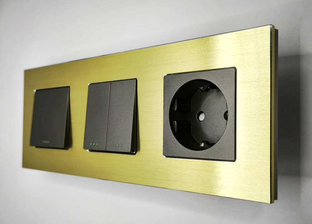 Intrerupator mecanic + priza 3 doze configurabil cu rama de aluminiu (simplu, cap scar/cruce, priza cu wifi, etc), [7]
