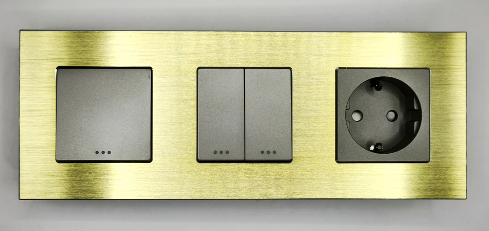 Intrerupator mecanic + priza 3 doze configurabil cu rama de aluminiu (simplu, cap scar/cruce, priza cu wifi, etc), [8]