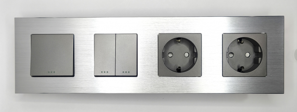 Intrerupator mecanic + priza 4 doze configurabil cu rama de aluminiu (simplu, cap scar/cruce, priza cu wifi, etc). [4]