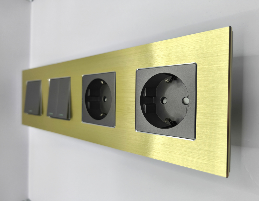 Intrerupator mecanic + priza 4 doze configurabil cu rama de aluminiu (simplu, cap scar/cruce, priza cu wifi, etc). [5]