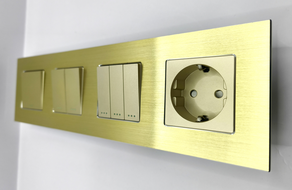 Intrerupator mecanic + priza 4 doze configurabil cu rama de aluminiu (simplu, cap scar/cruce, priza cu wifi, etc) [1]