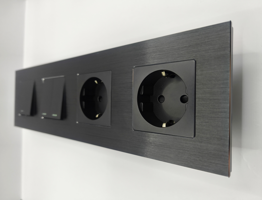 Intrerupator mecanic + priza 4 doze configurabil cu rama de aluminiu (simplu, cap scar/cruce, priza cu wifi, etc). [1]