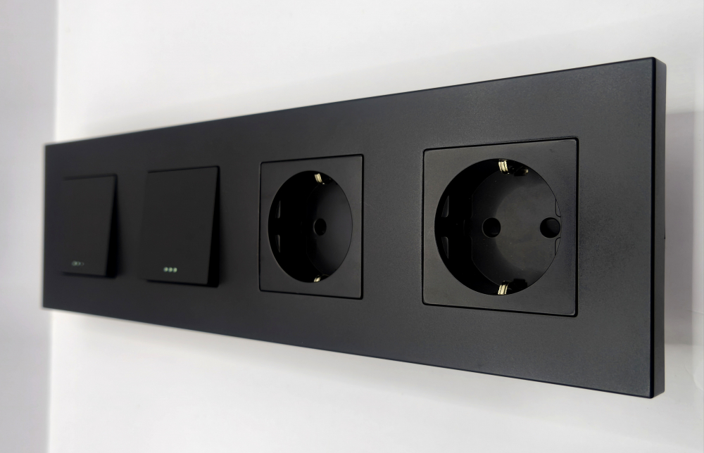 Intrerupator mecanic + priza 4 doze configurabil cu rama de plastic (simplu, cap scar/cruce, priza cu wifi, etc). [1]