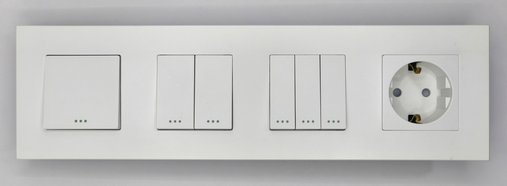 Intrerupator mecanic + priza 4 doze configurabil cu rama de plastic (simplu, cap scar/cruce, priza cu wifi, etc) [2]
