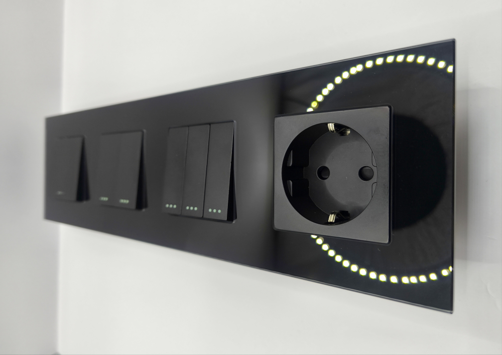 Intrerupator mecanic + priza 4 doze configurabil cu rama de sticla (simple, cap scar/cruce, prize cu wifi, etc). [1]