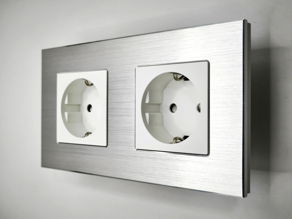 Priza + priza (dubla) configurabila 2 doze cu rama de aluminiu (simple, USB, Wifi, etc.) [1]