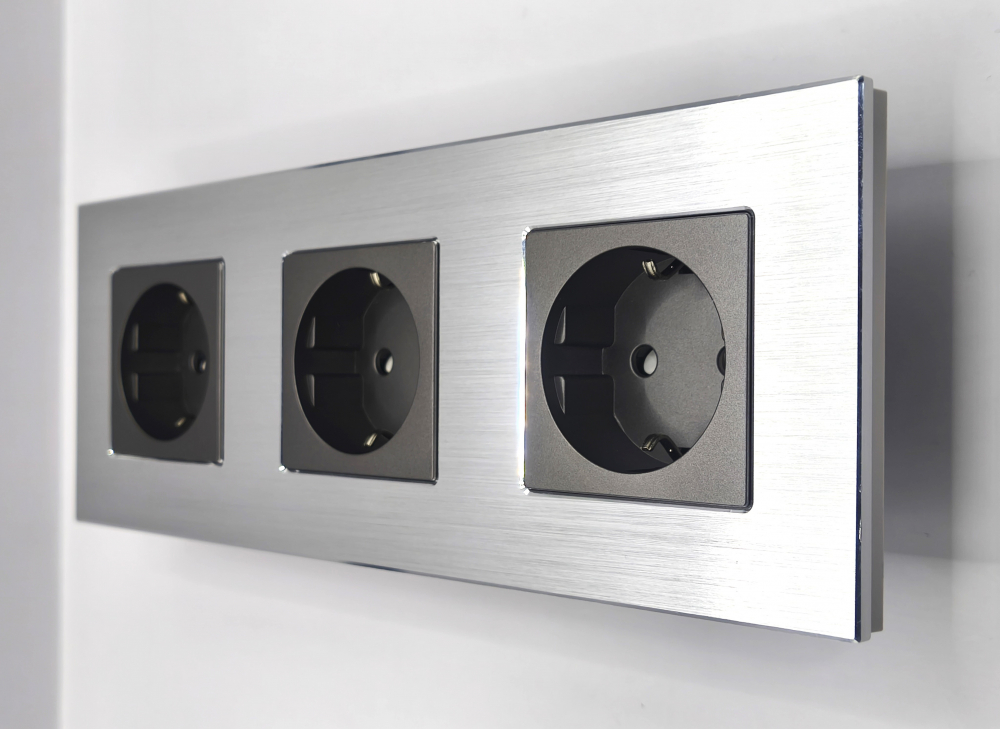 Priza tripla configurabila 3 doze cu rama din aluminiu (simple, USB, Wifi, etc.) [3]