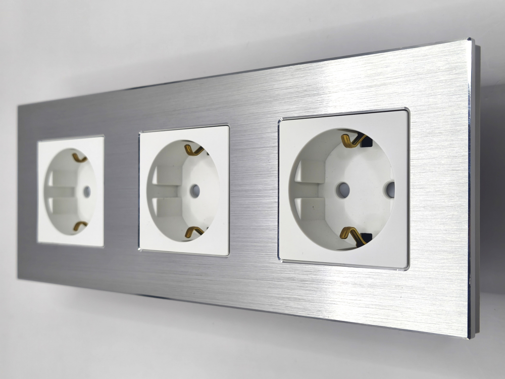Priza tripla configurabila 3 doze cu rama din aluminiu (simple, USB, Wifi, etc.) [1]