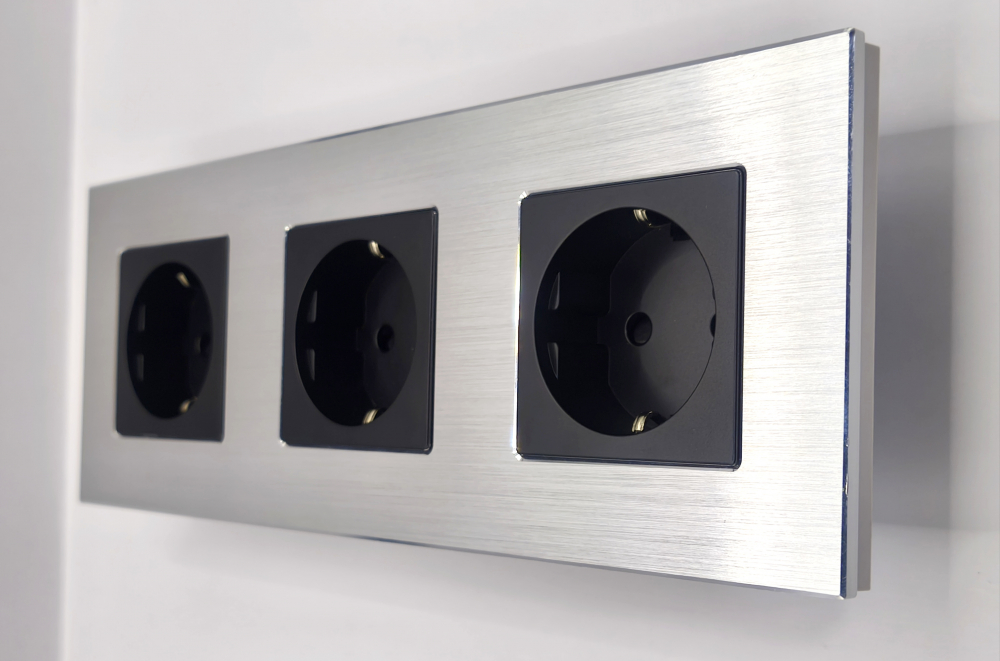 Priza tripla configurabila 3 doze cu rama din aluminiu (simple, USB, Wifi, etc.) [7]