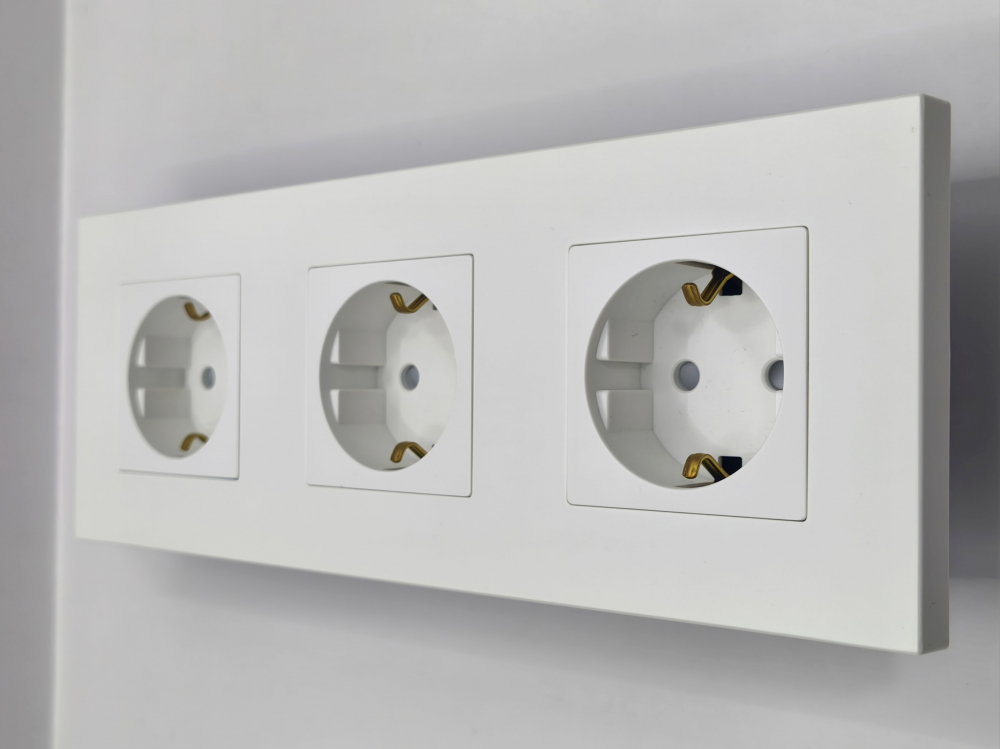 Priza tripla configurabila 3 doze cu rama din plastic (simple, USB, Wifi, etc.) [1]