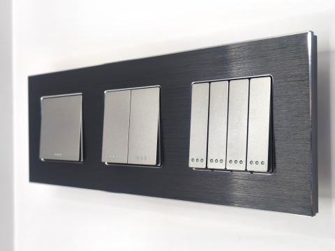 Intrerupator mecanic 3 doze configurabil cu rama de aluminiu (simplu, dublu, triplu, cap scara, dimabil, etc.) [6]