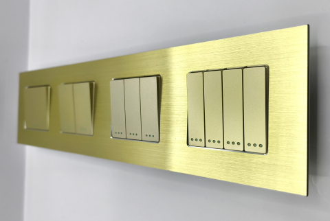 Aluminiu + mecanic - Intrerupator mecanic 4 doze configurabil cu rama de aluminiu (simplu, dublu, triplu, cvadruplu, cap/scara, cruce)