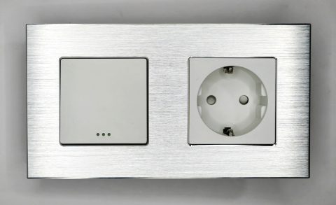 Intrerupator mecanic + priza 2 doze configurabil cu rama de aluminiu (simplu, cap scar/cruce, priza cu wifi, etc). [1]
