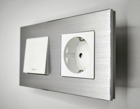 Aluminiu + mecanic - Intrerupator mecanic + priza 2 doze configurabil cu rama de aluminiu (simplu, cap scar/cruce, priza cu wifi, etc).