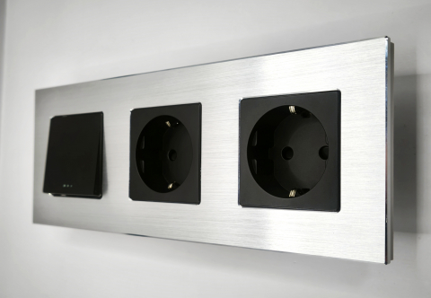 Intrerupator mecanic + priza 3 doze configurabil cu rama de aluminiu (simplu, cap scar/cruce, priza cu wifi, etc) [4]