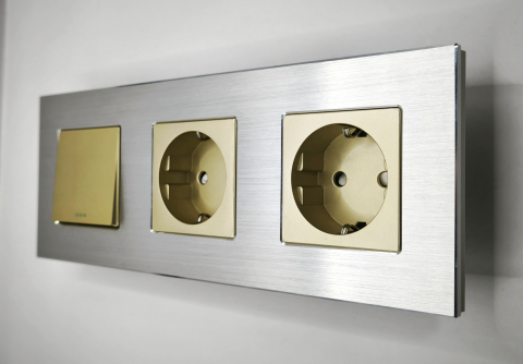 Intrerupator mecanic + priza 3 doze configurabil cu rama de aluminiu (simplu, cap scar/cruce, priza cu wifi, etc) [6]