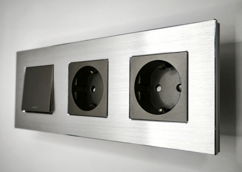 Intrerupator mecanic + priza 3 doze configurabil cu rama de aluminiu (simplu, cap scar/cruce, priza cu wifi, etc) [2]