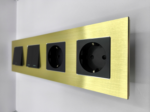 Intrerupator mecanic + priza 4 doze configurabil cu rama de aluminiu (simplu, cap scar/cruce, priza cu wifi, etc). [6]