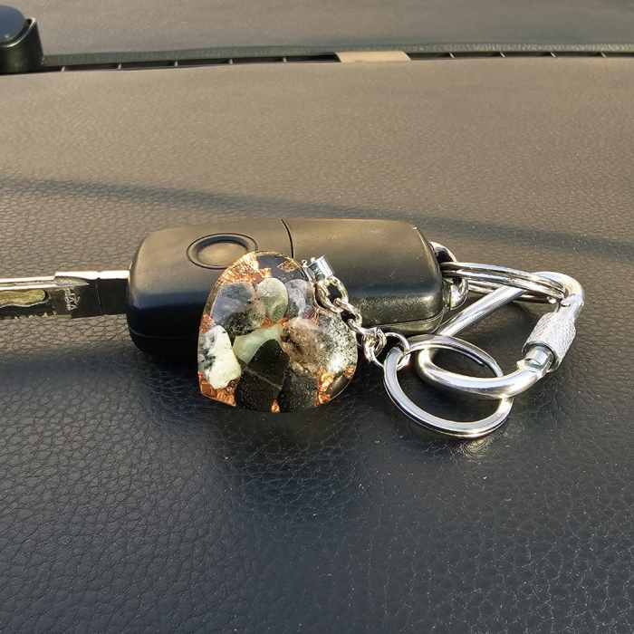 Breloc orgonic inima cu smarald [7]