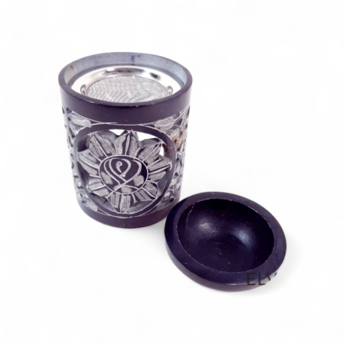 Candelă pentru arderea de tămâie sau uleiuri volatile, din sfalerit [8]