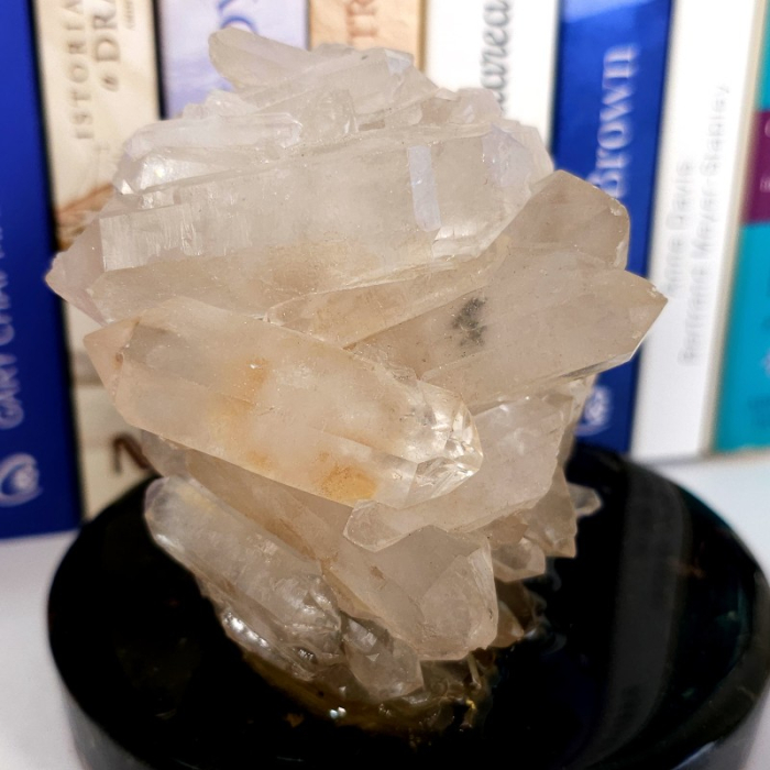 Cluster  din cuarț alb pe suport orgonic din turmalina neagră [2]