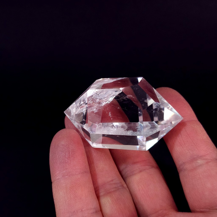 Cristal de cuart cu dubla terminatie [3]
