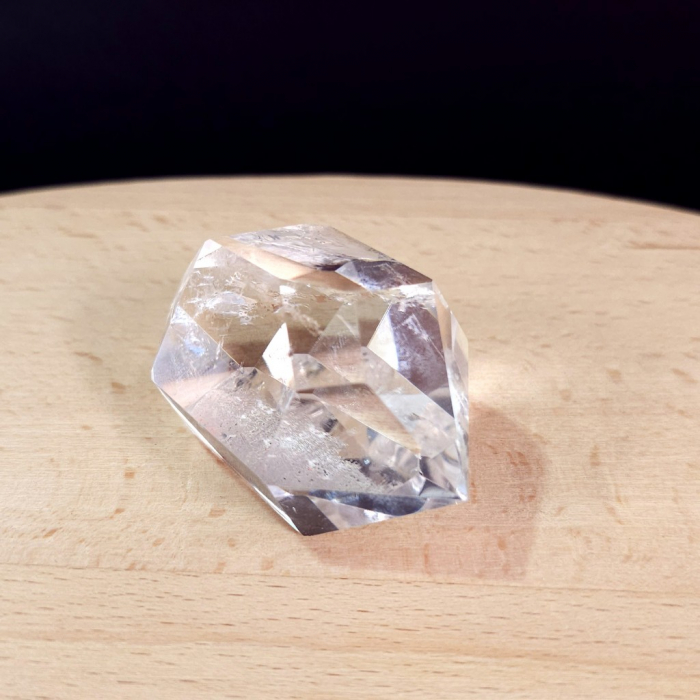 Cristal de cuart cu dubla terminatie [4]