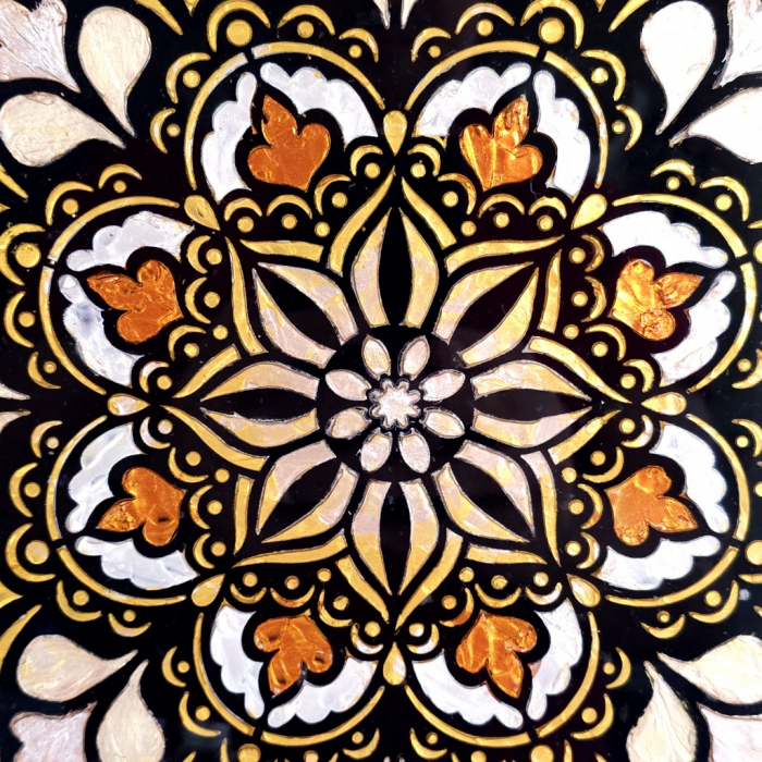 Tablou mandala aurie din pietre naturale [2]