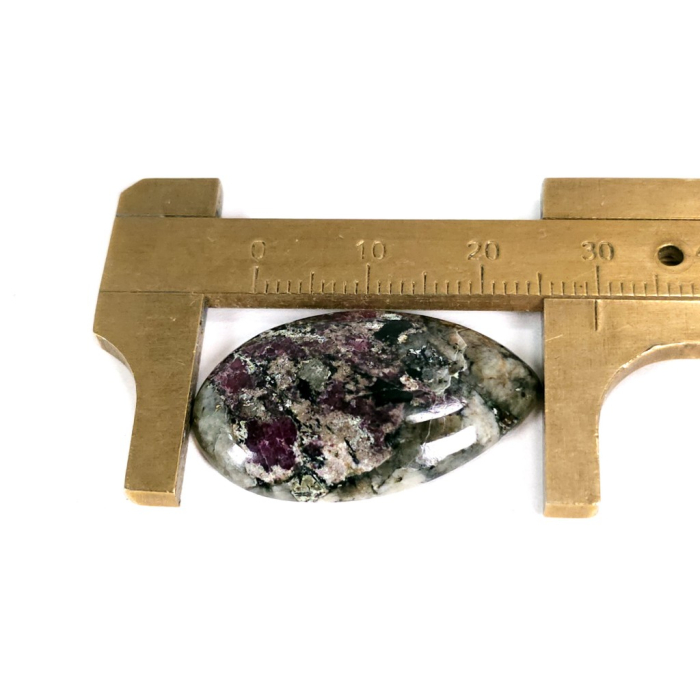 Eudialit cabochon picatura [4]