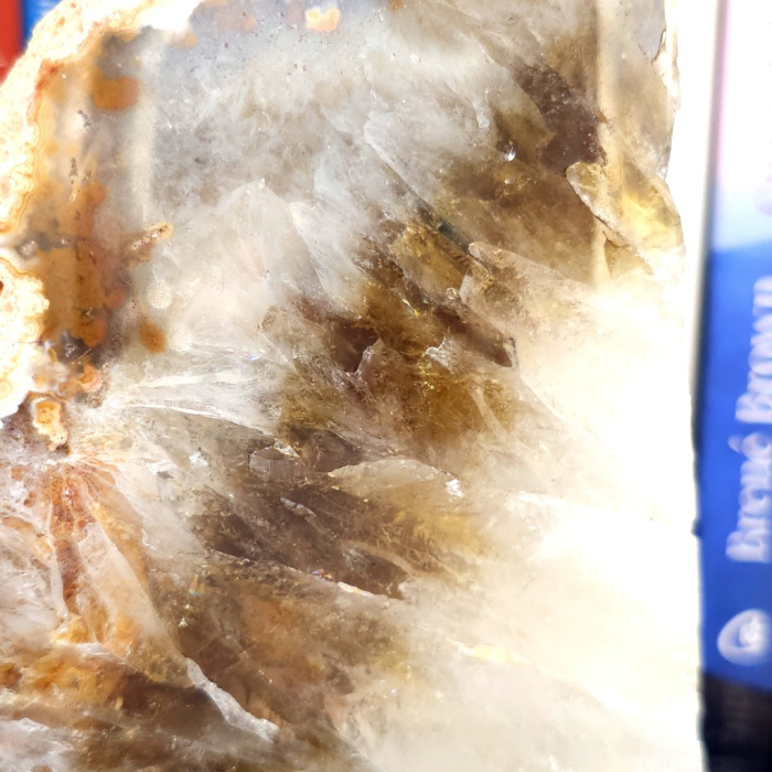 Sectiune din geoda citrin pe suport orgon cu turmalina [5]