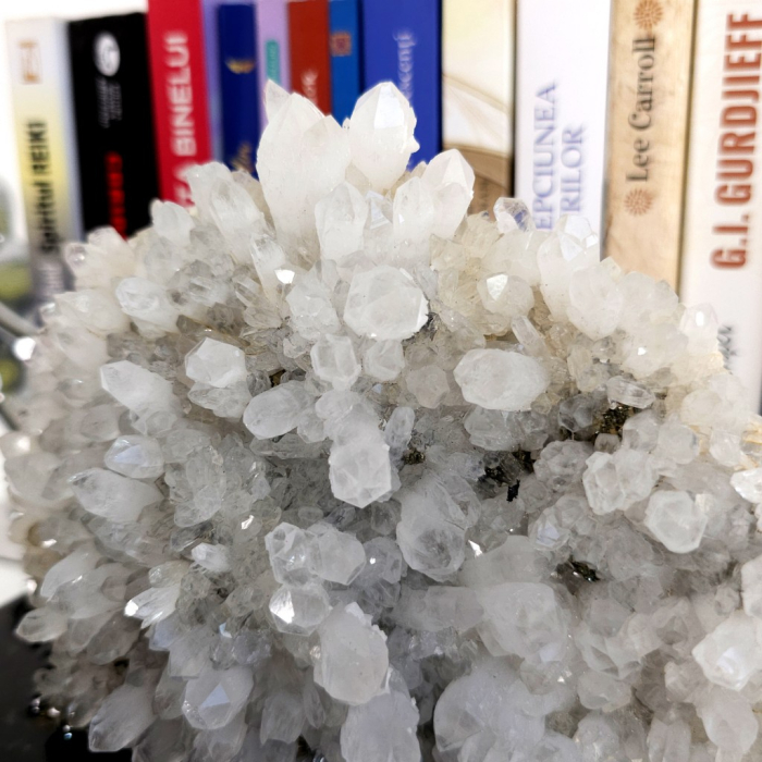 Geoda cuart pe suport din turmalina neagra [3]