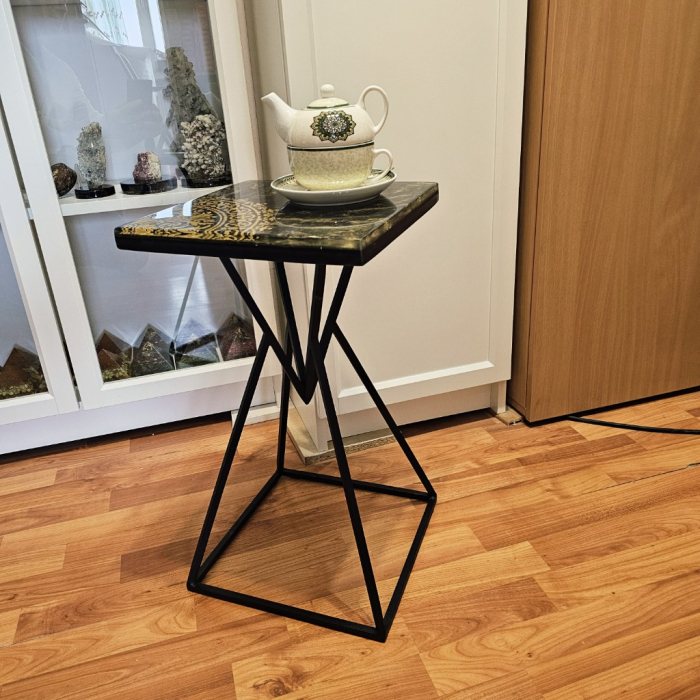 Măsuță de cafea din rășină epoxidică cu cristale de cuarț [9]