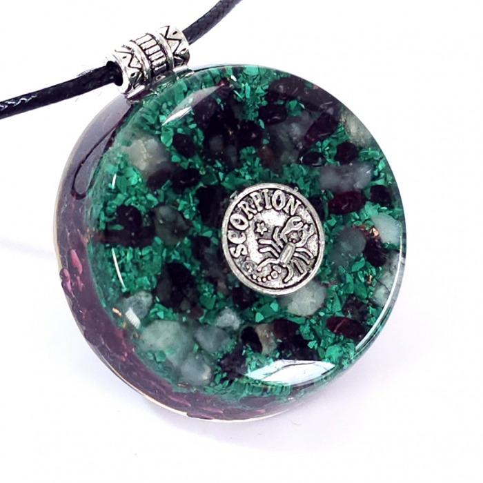 Medalion pentru zodia scorpion din pietre naturale [2]