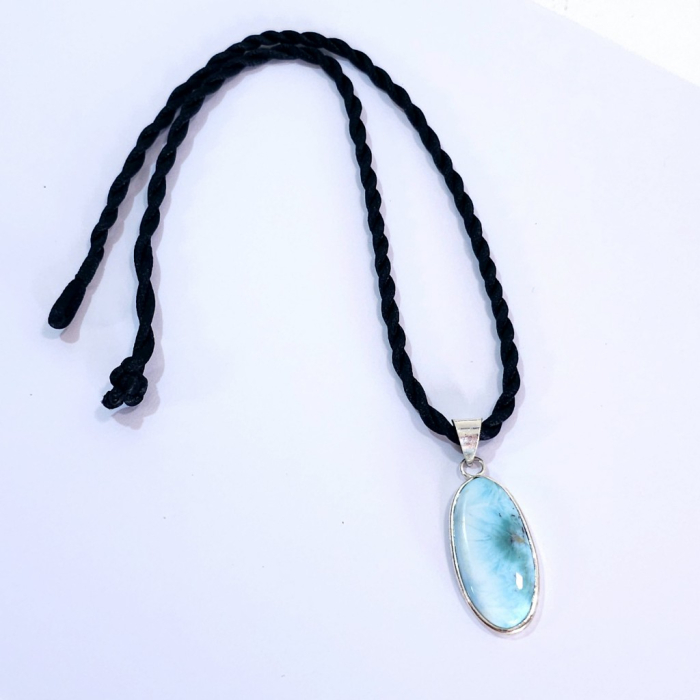 Medalion unicat din larimar natural cu montură placată cu argint – design elegant și discret [8]