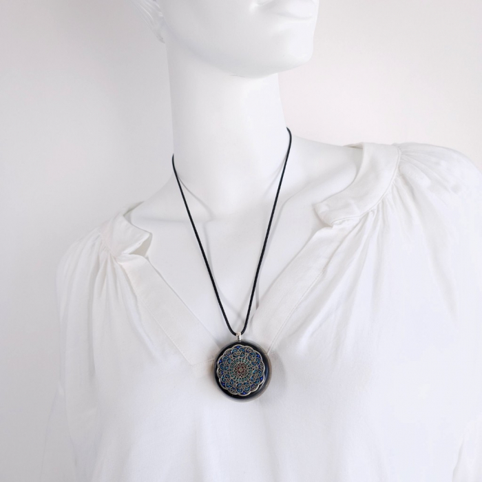 Medalion turmalina neagra cu mandala colorata [5]