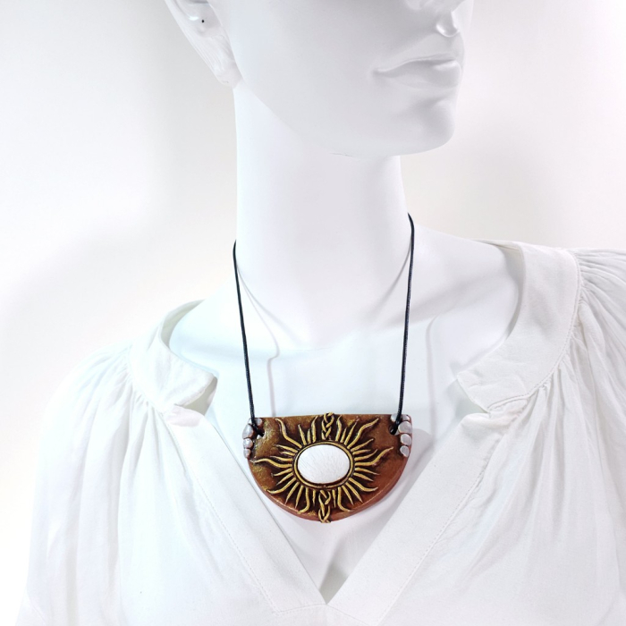 Pandantiv soare din scolecit și lut polimer – design artistic handmade cu simbol solar [13]