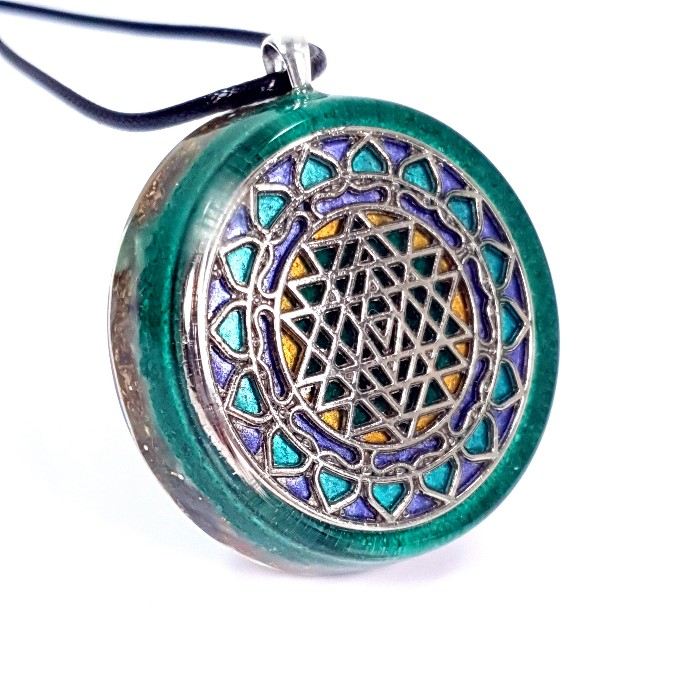 Medalion Sri Yantra cu pietre naturale [2]